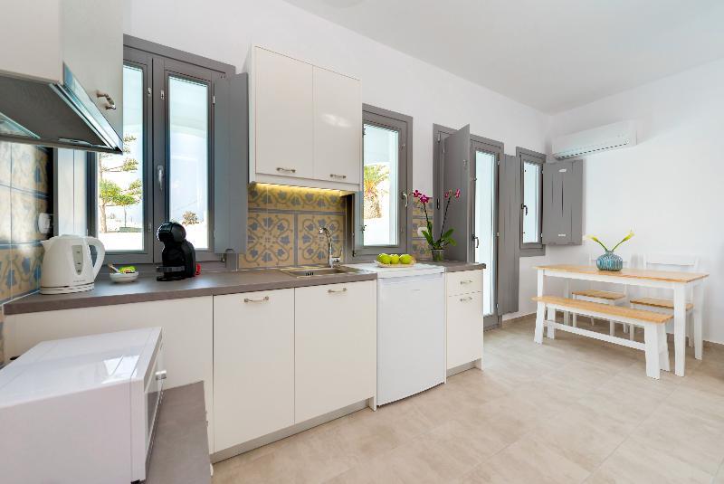 White Harmony Suites ميغالوخوري المظهر الخارجي الصورة